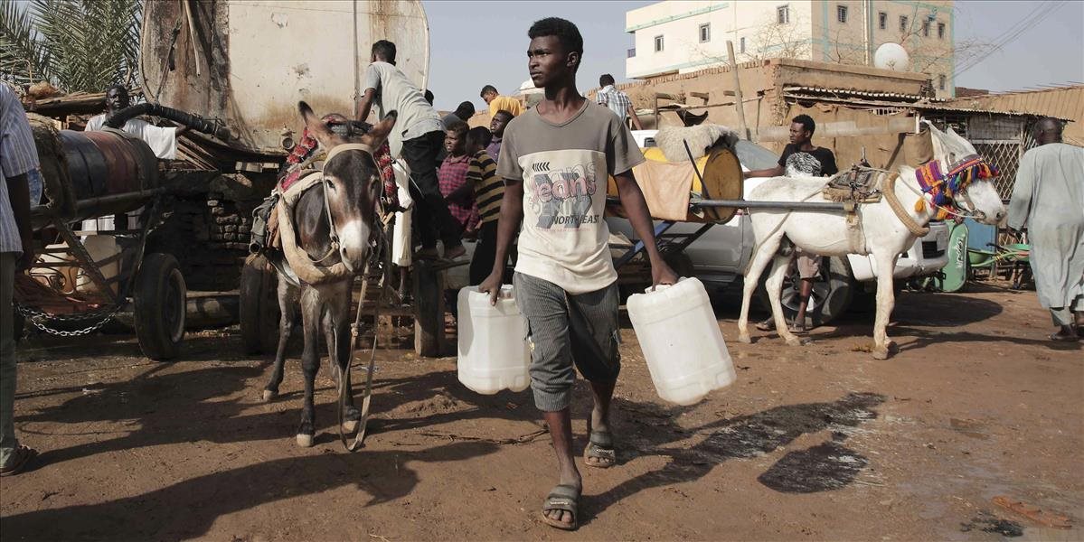 Červený kríž evakuoval 300 detí zo sirotinca v Chartúme