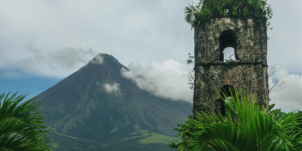 Z Filipín evakuujú 10 000 ľudí, hrozí výbuch sopky Mayon