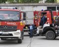Hasiči zasahovali pri požiari bytovky na Kyjevskej v Bratislave troch ľudí museli hospitalizovať