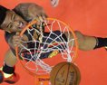 Basketbalista John Collins mieri do Utahu tridsaťšesťročný veterán Rudy Gay bude hrať za Atlantu