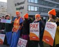 Tisíce anglických lekárov vstúpili do štrajku chcú vyššie mzdy