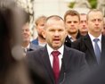 Strana HLAS navrhuje mimoriadne zdanenie zahraničných obchodných reťazcov