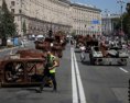 Ukrajina vystavila v centre Kyjeva zničené ruské tanky