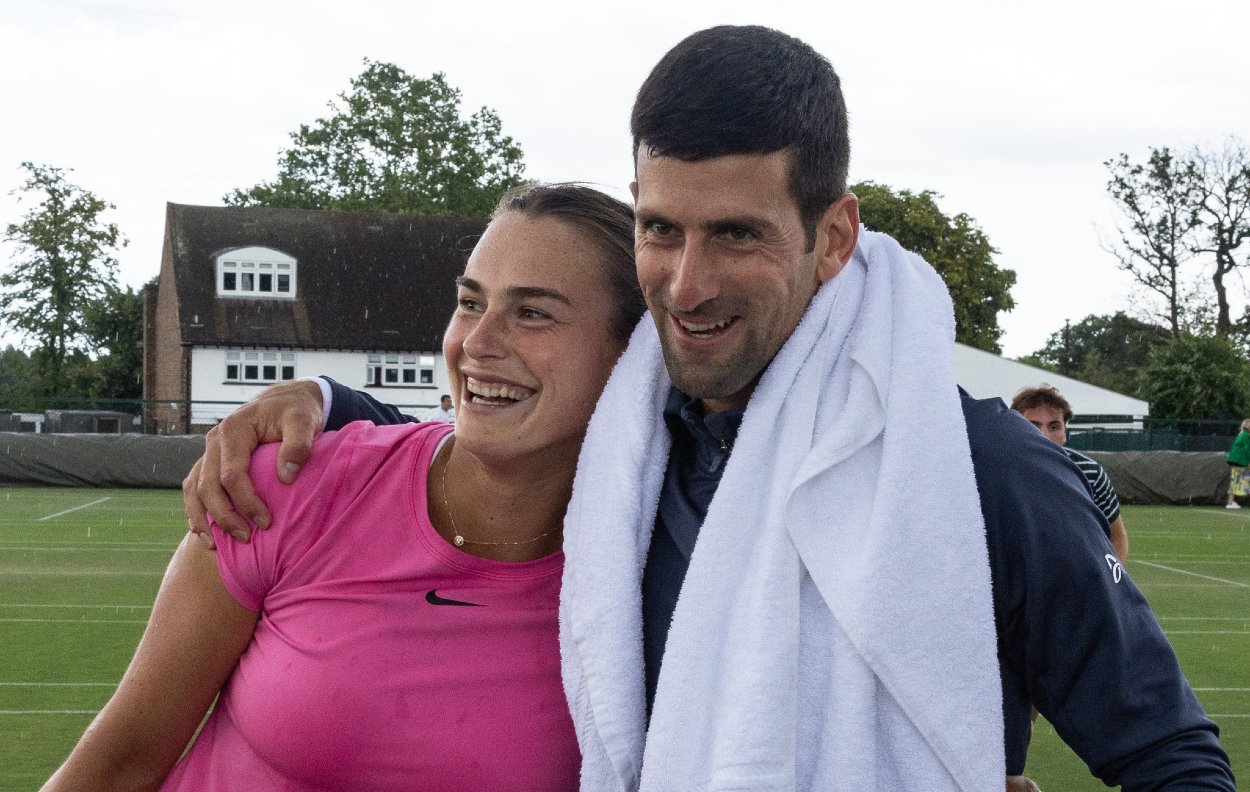 Medzi horúcich kandidátov na tohtoročného víťazstvo patria Aryna Sabalenko a Novak Djokovic. 