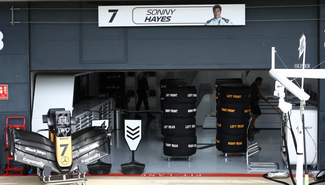 Fiktívny Hayesov tím bude mať dokonca priestor na závodných boxoch v legendárnom Silverstone.