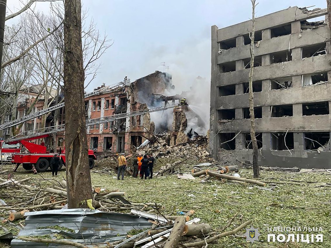 zničené budovy po ruských útokoch na juhoukrajinské mesto Mykolajev