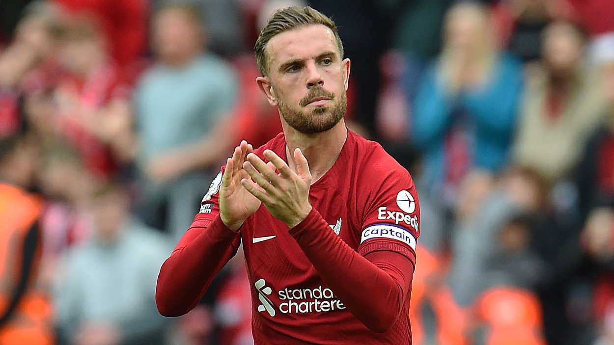 Anglický záložník Jordan Henderson ešte v drese Liverpoolu.