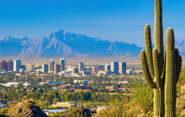 Mesto Phoenix v štáte Arizona, kde sa niekedy vyšplhajú teploty až na neuveriteľných 40°C.