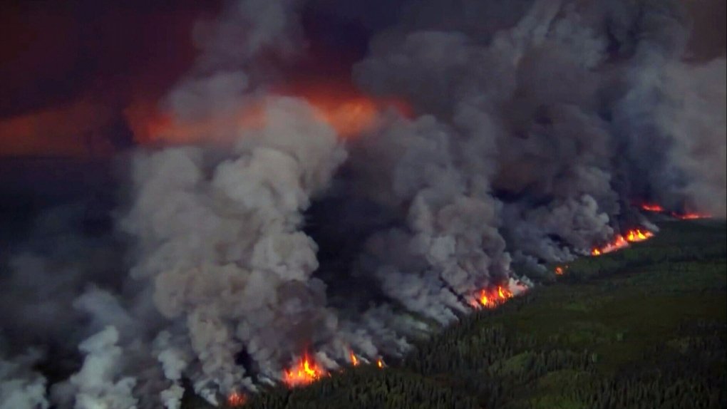 Lesné požiare pri kanadskom meste Yellowknife.