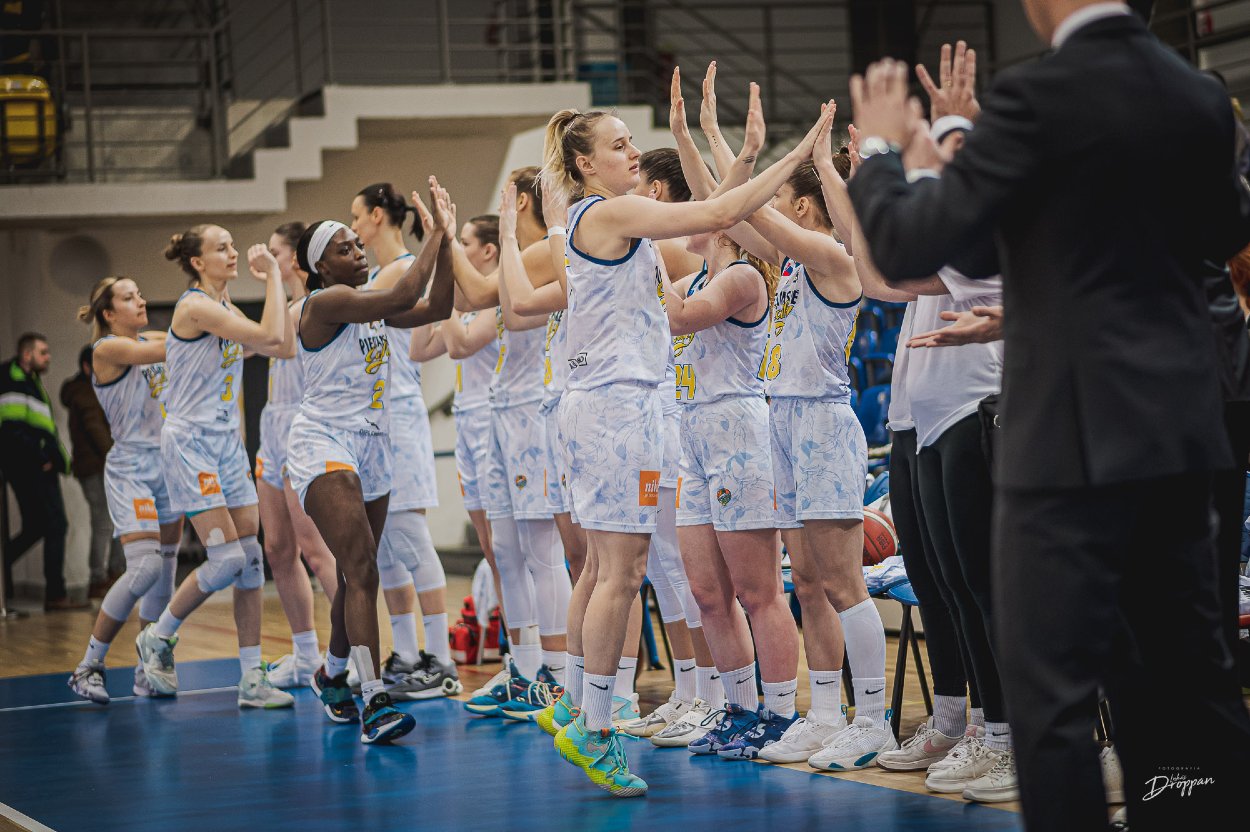 Ženský basketbalový tím Piešťanské Čajky.