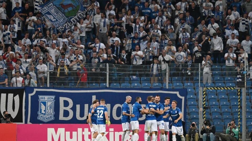 hráči a fanúšici tímu KKS Lech Poznaň