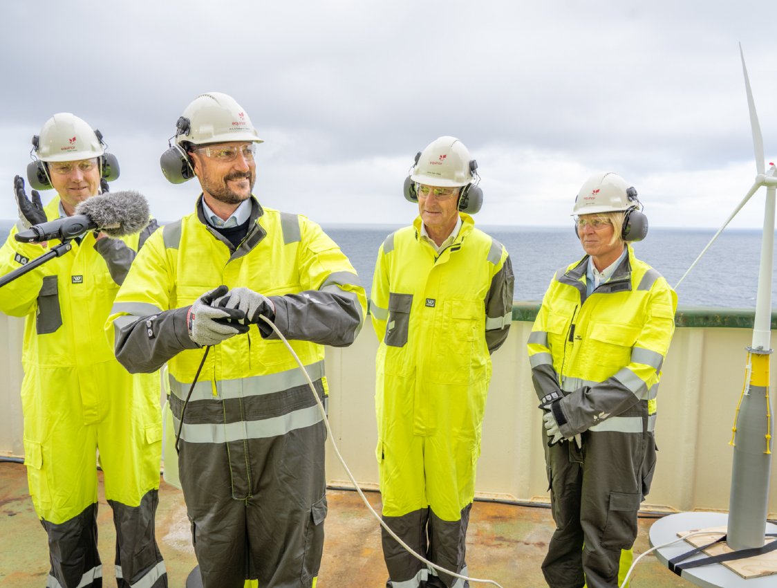 Nórsky princ Haakon pri otvorení najväčšej plávajúcej veternej elektrárne