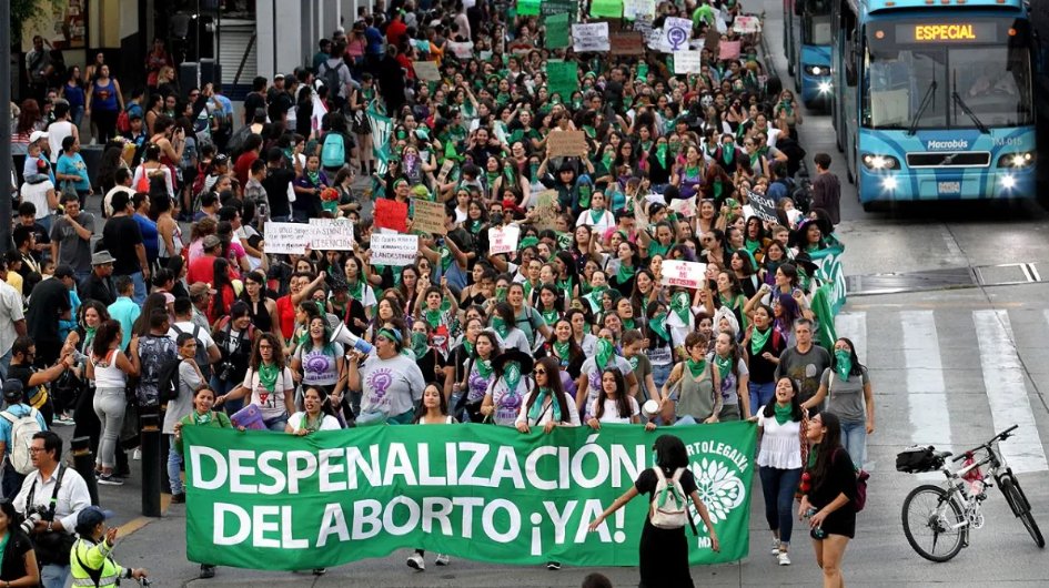 Pochod požadujúci legálne, slobodné a bezpečné potraty v Mexico City v septembri 2022.