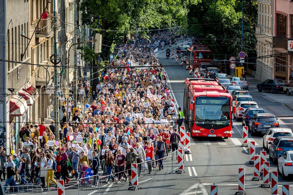 archívny záber z Bratislavského pochodu za život