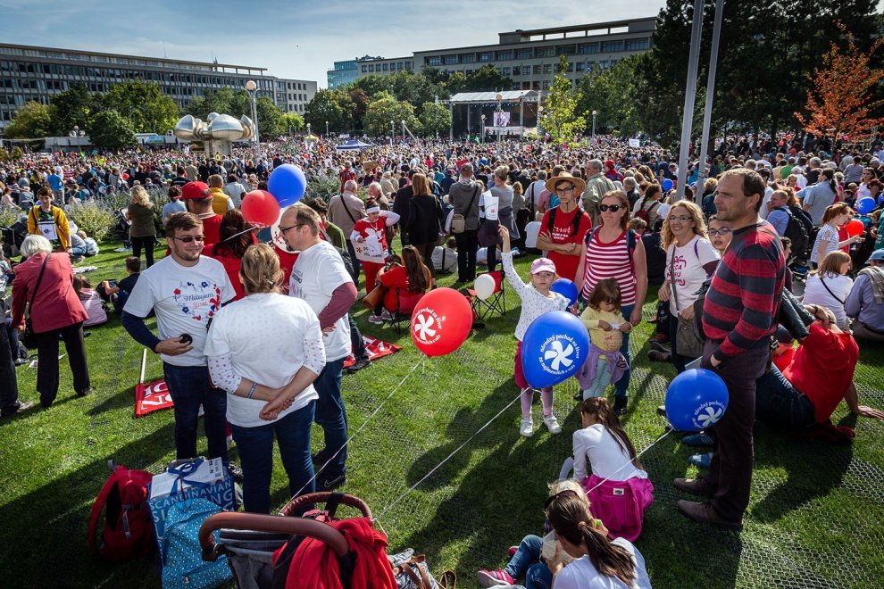 archívny záber z Bratislavského pochodu za život