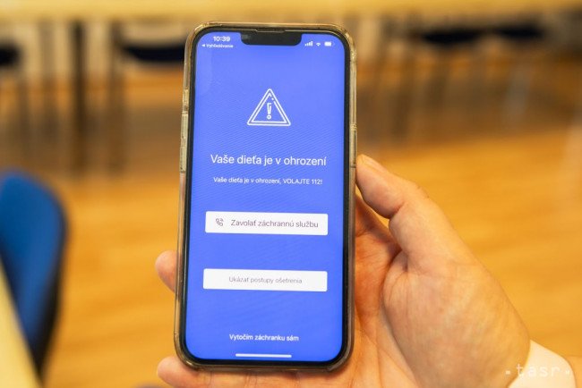 Aplikácia počas tlačovej konferencie Národného ústavu detských chorôb (NÚDCH) k opätovnému spusteniu mobilnej aplikácie, ktorá bude slúžiť rodičom v lepšej orientácii pri náhle vzniknutých zdravotných problémov ich detí a k situácii na urgentných príjmoch v Bratislave 12. septembra 2023.

