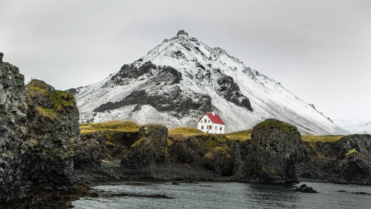 Tu, na Islande sa začína podľa Julesa Vernea cesta do stredu zeme. 