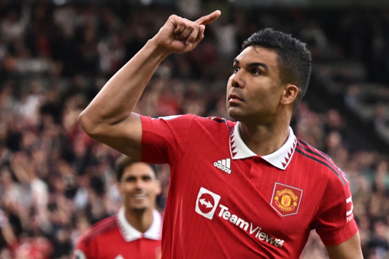 Zranený stredopoliar Casemiro, ktorý bude chýbať Manchestru pri nadchádzajúcom zápase s Kodaňom.