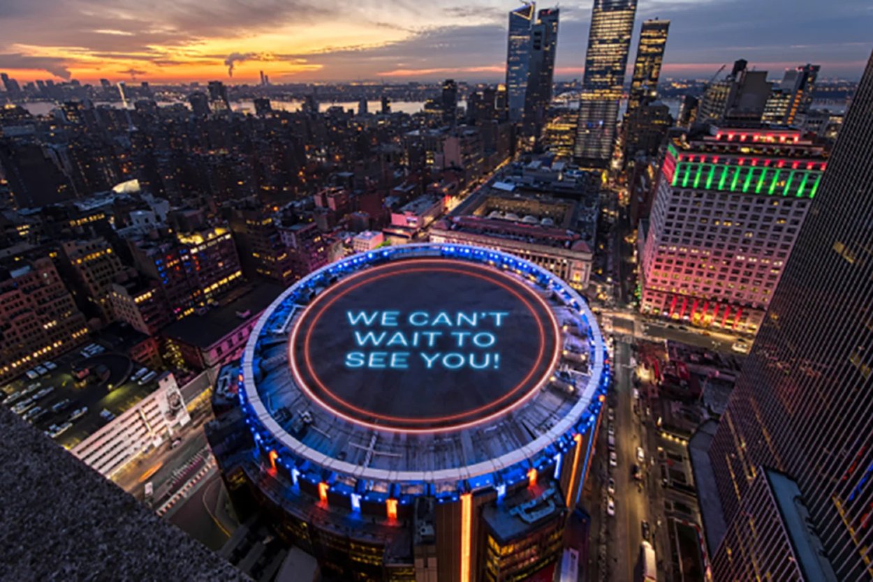 Madison Square Garden privítala fanúšikov späť na zápasy Knicks, Rangers games