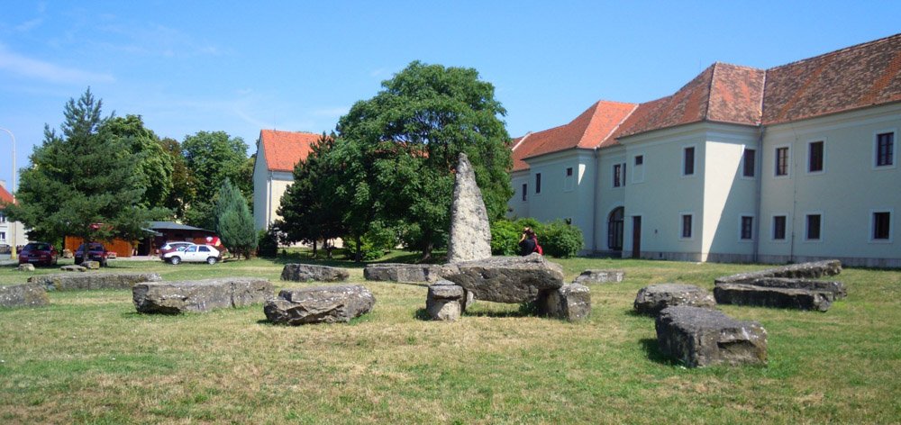 Slovenský Stonehenge v Holíči.