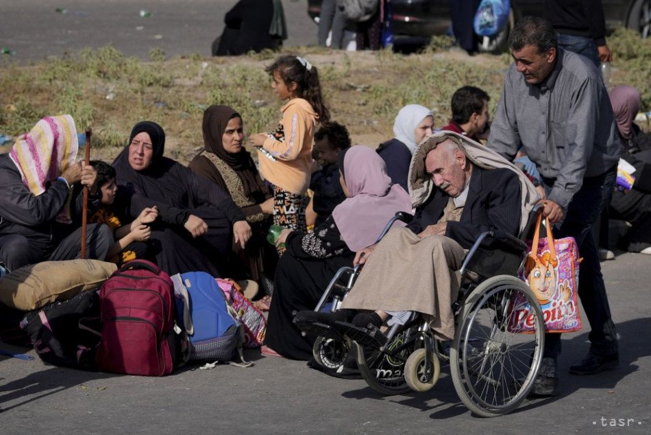 Palestínčania utekajú do južnej časti pásma Gazy 9. novembra 2023. 