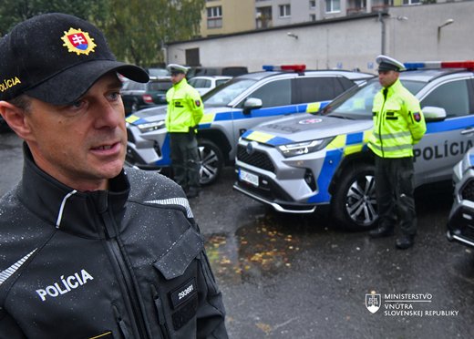 Polícia dnes dostala prototyp osobného plne elektrického vozidla s inštalovanou svetelno-zvukovou rampou, plus ďalších 17 nových SUV.