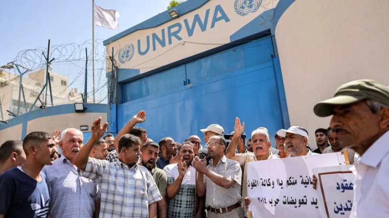 Majitelia domov, ktorých majetky boli zničené počas vojny medzi Izraelom proti Hamasu a inými palestínskymi frakciami v roku 2014, demonštrovali v meste Gaza 7. septembra 2023 pred kanceláriami Agentúry OSN pre pomoc palestínskym utečencom na Blízkom východe (UNRWA) na rekonštrukciu ich domov.