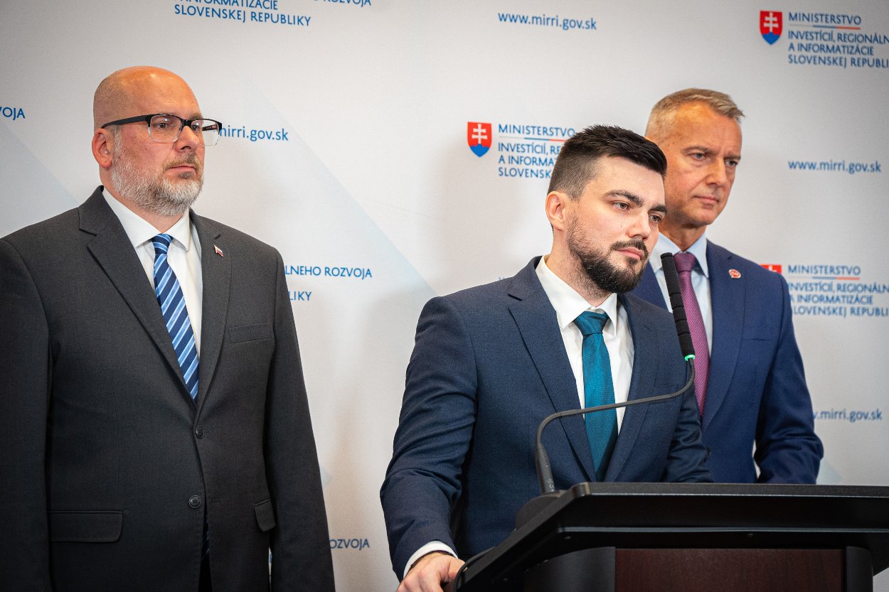 Slovensko sa stane silným štátom a silný štát znamená aj silné regióny. Po schválení programového vyhlásenia vlády poslancami parlamentu to vyhlásil minister investícií, regionálneho rozvoja a informatizácie Richard Raši. Minister dnes zároveň predstavil priority svojho rezortu na najbližšie štyri roky.