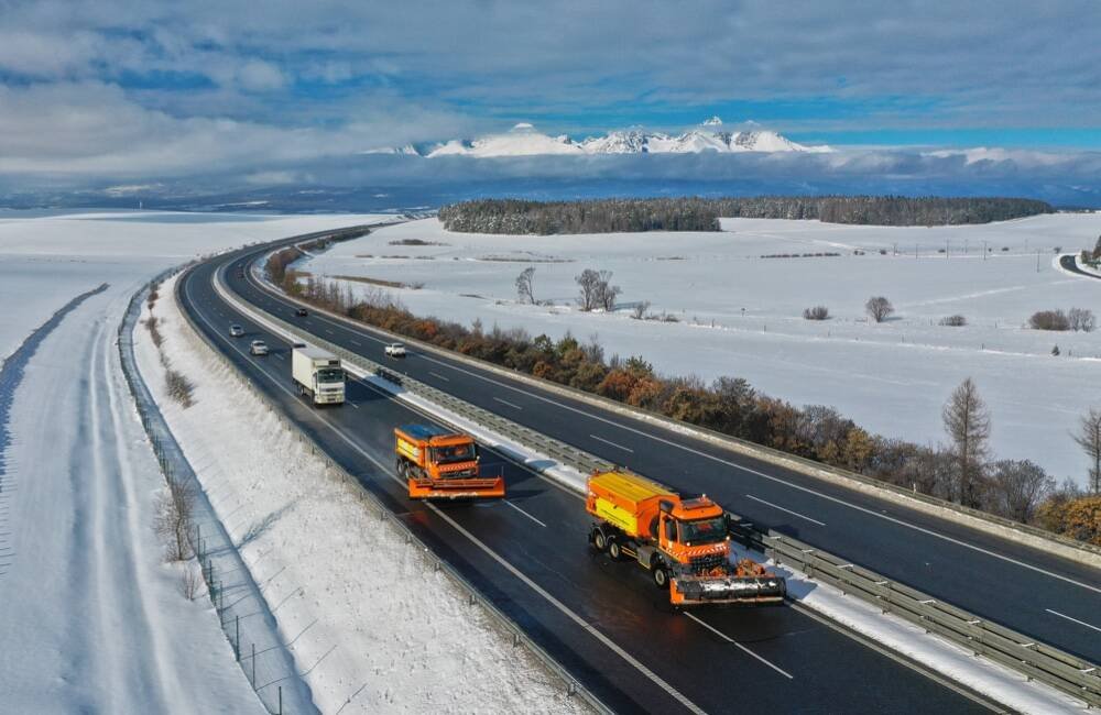 Diaľničiari sú v pohotovosti, len v Žiline majú pripravených  vyše 280 odhŕňačov.