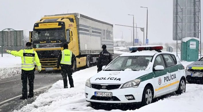 Kontroly na hraniciach s Maďarskom sa predlžujú na ďalších 30 dní, potrvajú do 22 januára 2024.