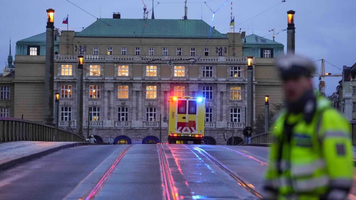 Včerajší (21. 12. 2023) masaker v Prahe si vyžiadal 13 obetí na životoch.