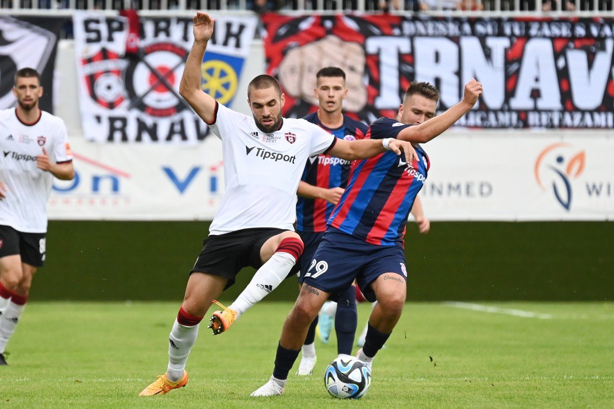 Archívna fotografia zápasu FC ViOnu Zlaté Moravce so Spartakom Trnava.