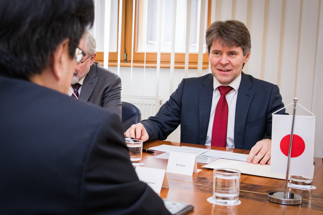 Štátny tajomník Marek Eštok prijal japonského veľvyslanca Japonska Yasuhira Kawakamiho.