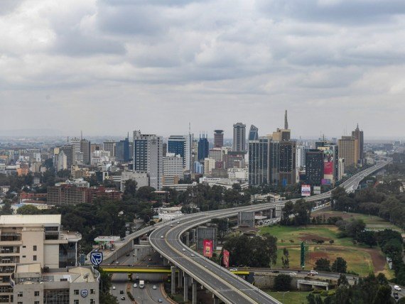 Táto fotografia, vyhotovená 8. júla 2023, ukazuje pohľad na Nairobi, hlavné mesto Kene.