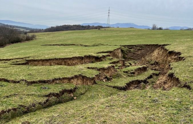 svahové deformácie v prievidzskej mestskej časti Malá Lehôtka