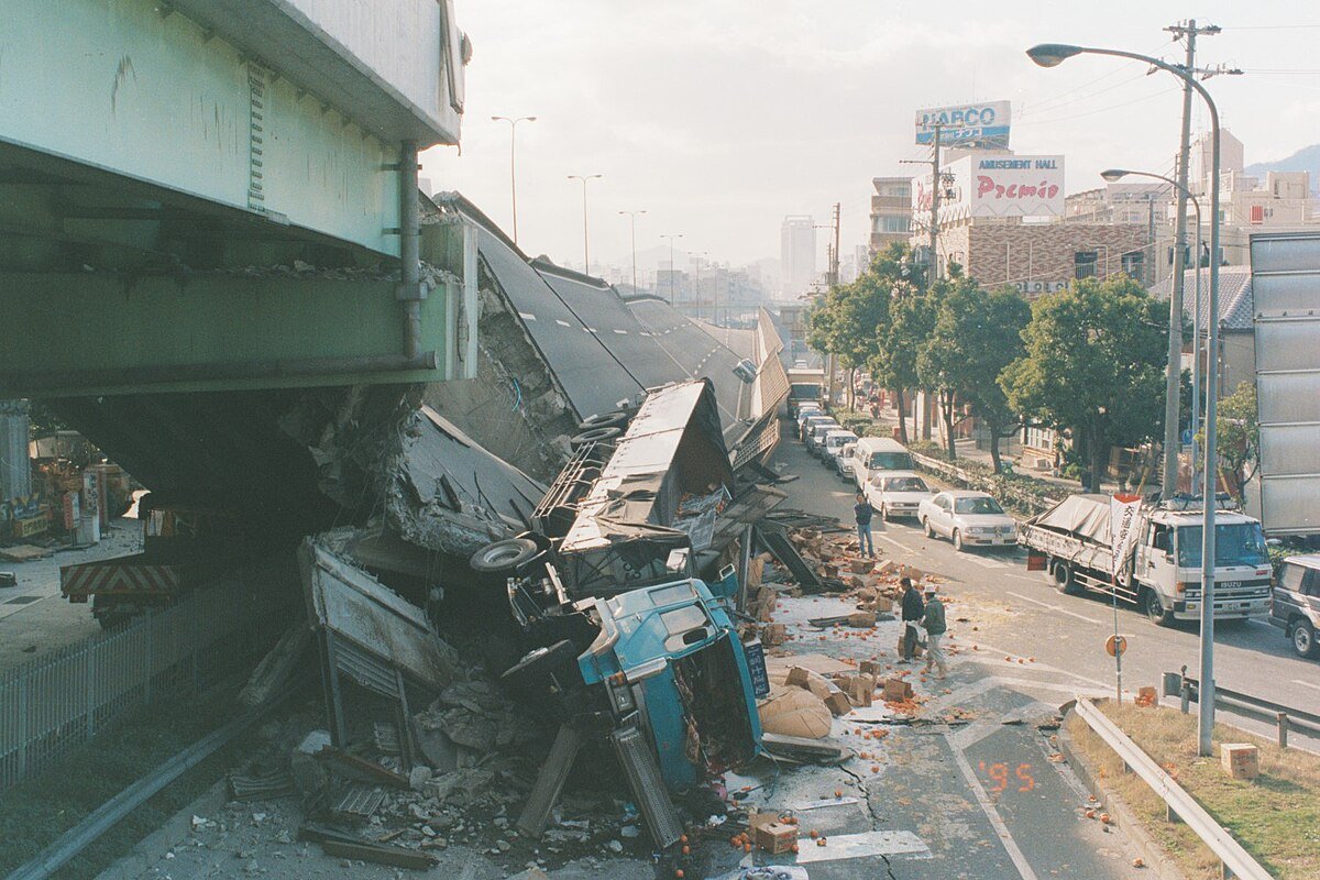 Následky ničivého zemetrasenia Hanshin v roku 1995.