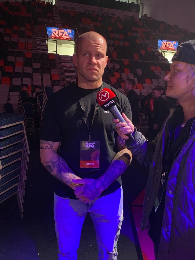 Frustrovaný GABRIEL TÖRÖK po zápase s VÁCLAVOM MIKULÁŠKOM