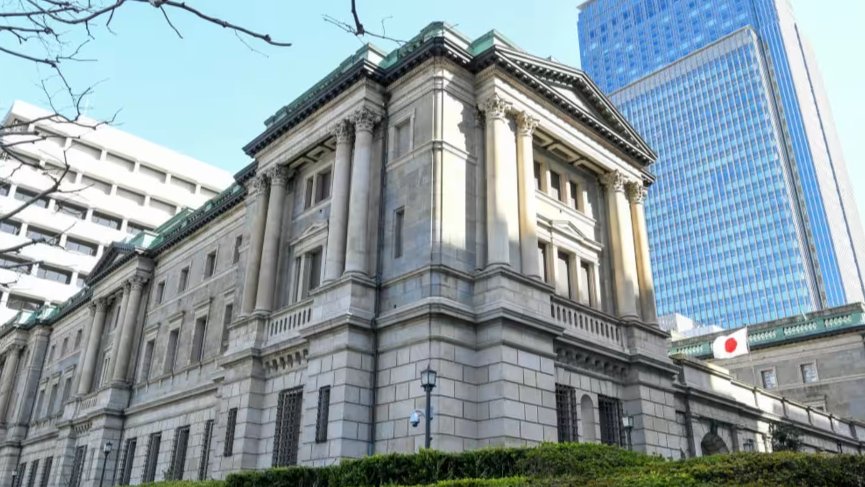 Japonská centrálna banka sa pripravuje ukončiť hlavné časti svojho programu menového uvoľňovania na tohtotýždňovom zasadnutí rady pre menovú politiku.