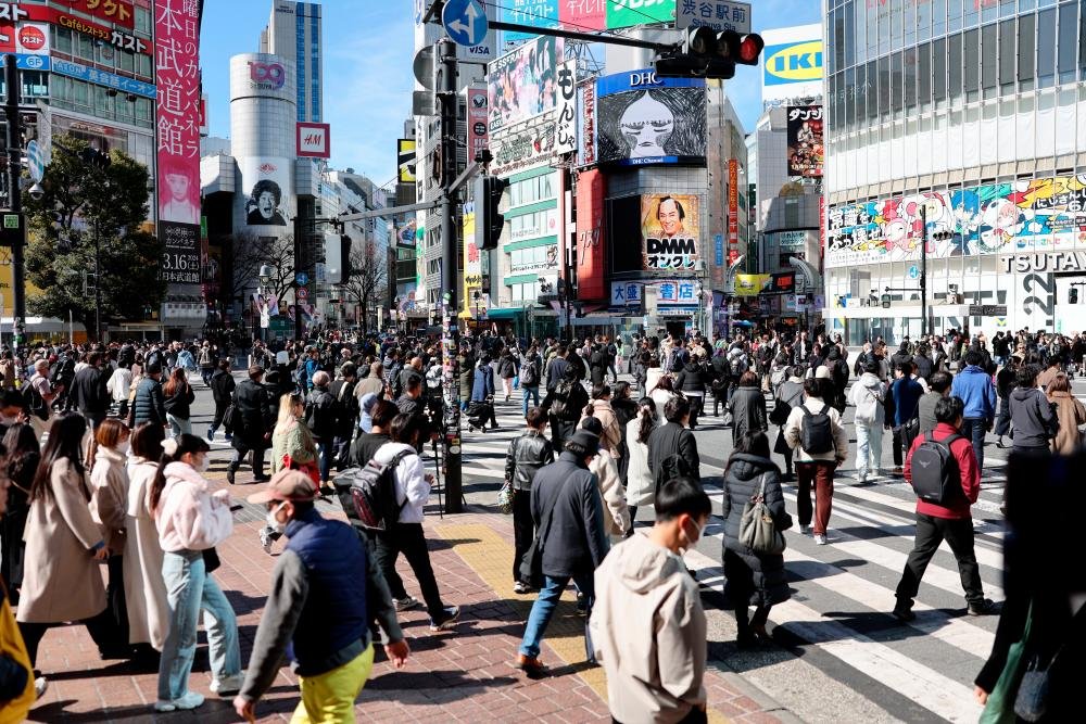 Hodnota japonského jenu dosiahla najslabšiu úroveň od polovice roku 1990, približne v čase, keď japonská bublina aktív praskla, po čom nasledovali desaťročia ekonomickej stagnácie.
