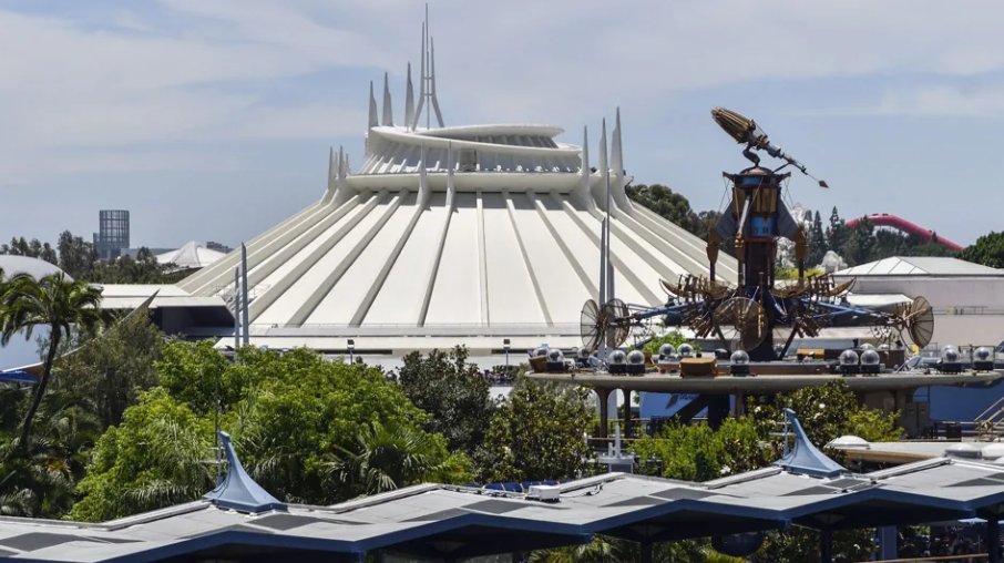 Zdá sa, že Space Mountain je stále na dobrej ceste k vlastnému filmu.