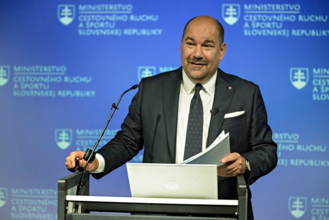 Minister cestovného ruchu a športu SR Dušan Keketi počas tlačovej konferencie MCRaŠ SR v Slovenskom olympijskom a športovom múzeu na tému: Ministerstvo cestovného ruchu a športu SR je tu takmer 100 dní. Bratislava 7. máj 2024.