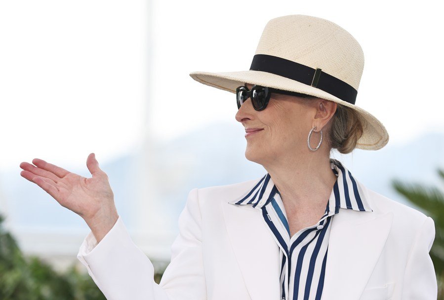 Meryl Streep, ktorá si prevezme Čestnú Zlatú palmu, pózuje pred otváracím ceremoniálom 77. ročníka filmového festivalu v Cannes v južnom Francúzsku 14. mája 2024.
