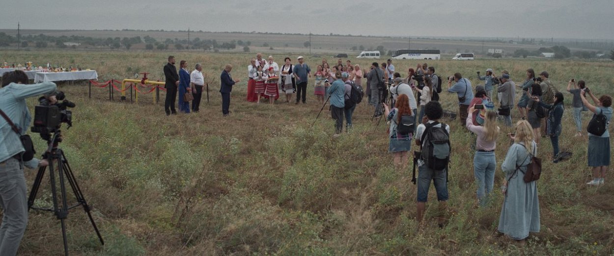 záber z natáčania filmu Redakcia od ukrajinského režiséra Romana Bondarčuka