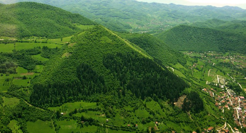 Zelené pyramídy dopľňajú nádhernú prírodu Bosny