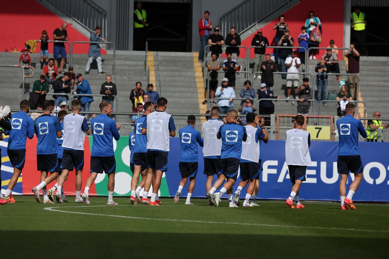 Slovenskí futbalisti na prvom tréningu v Mainzi.