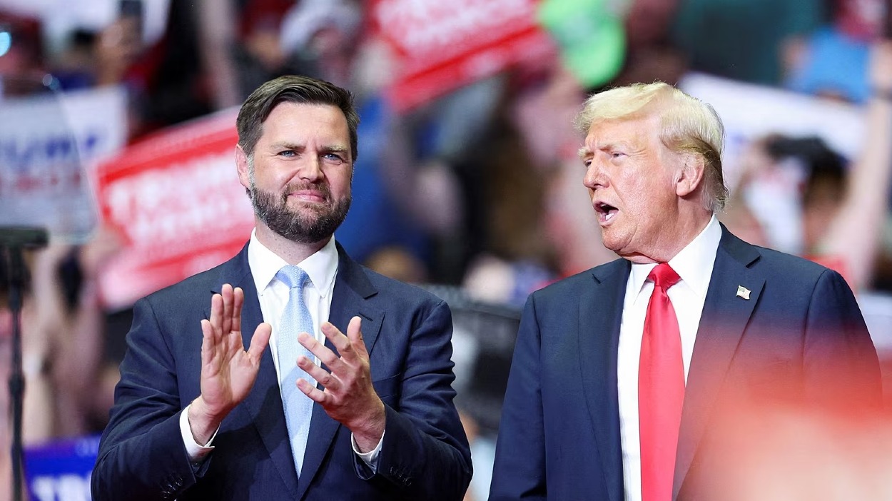 Senátor J. D. Vance, možný budúci viceprezident, a Donald Trump.