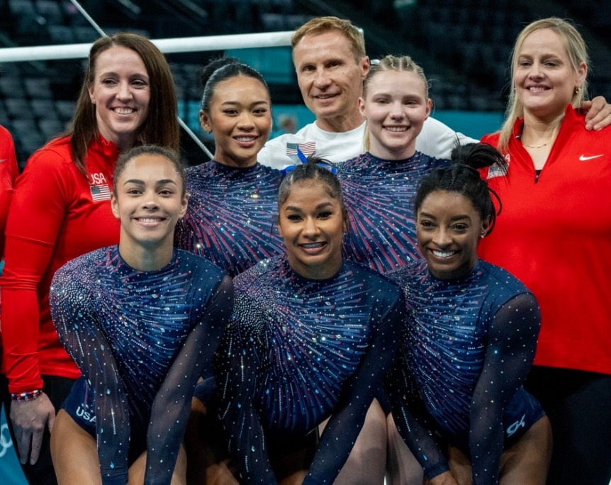 Hviezdne americké gymnastky súťažia na olympijských hrách v najdrahších dresoch v histórii svojho športu. 