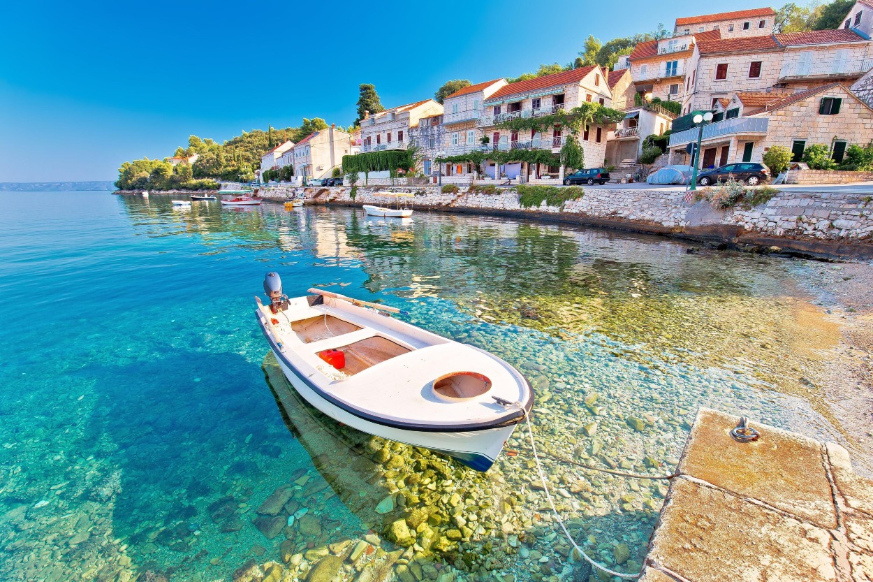 Ilkustračné foto - prístav chorvátskeho letoviska Korčula