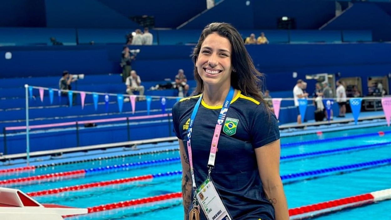 Brazílska plavkyňa Ana Carolina Vieirová bola poslaná domov z olympijských hier v Paríži a jej tímový kolega Gabriel Santos dostal varovanie po tom, ako opustili dedinu športovcov bez toho, aby to bolo jasné tímu, uviedol v nedeľu Brazílsky olympijský výbor.