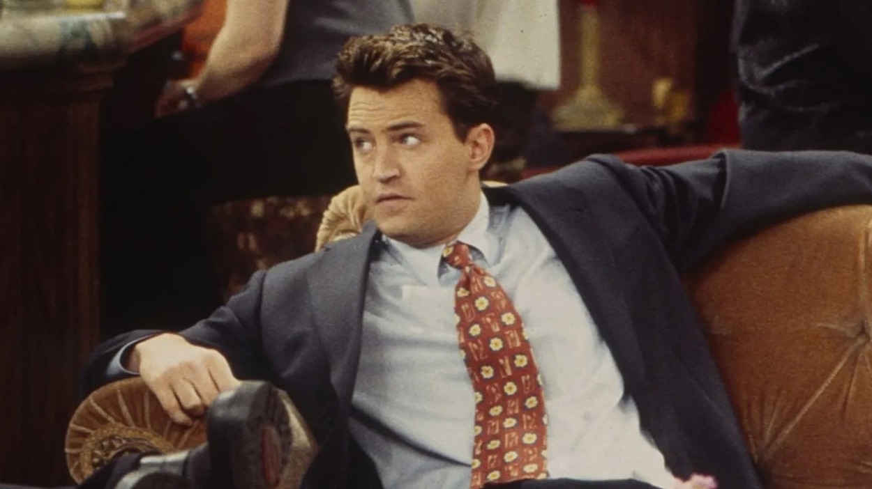 Matthew Perry ako seriálový Chandler v šou Priatelia.